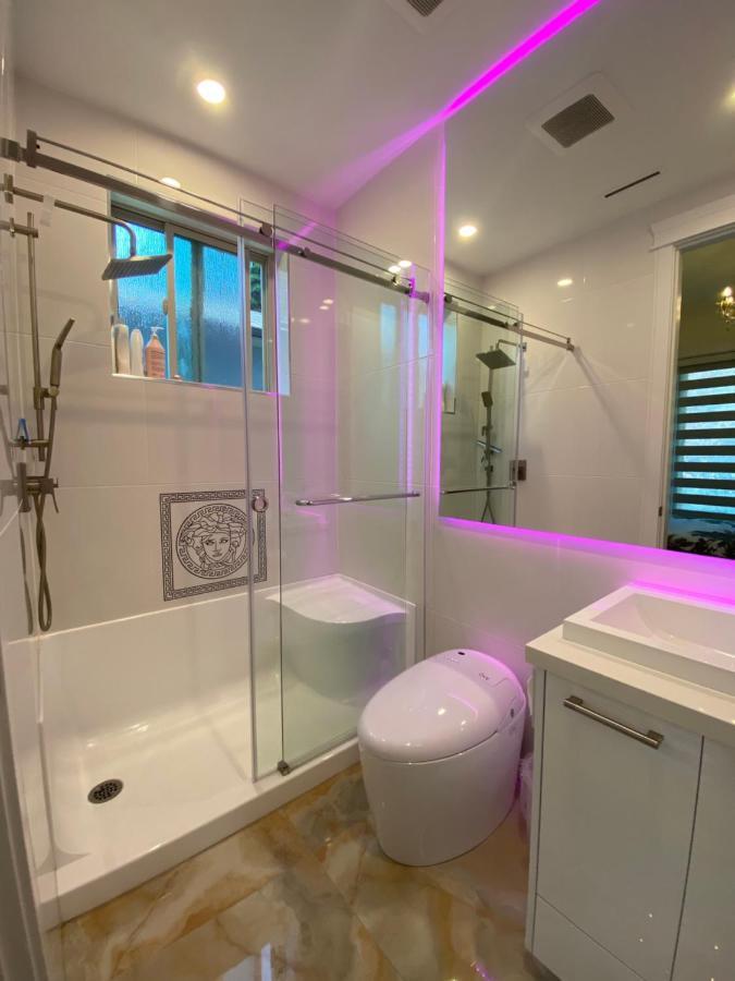 Milano Luxury Suites Vancouver Exterior photo